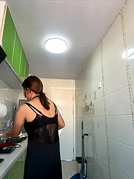 Snapshot of feifei_521 chatting on 11/01/25, 04:58 feifei 521 online show from 11/01/25, 04:58