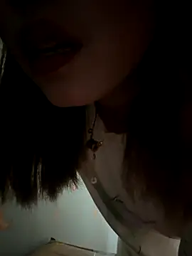 Snapshot of feifei_521 chatting on 11/05/25, 12:32 feifei 521 online show from 11/05/25, 12:32