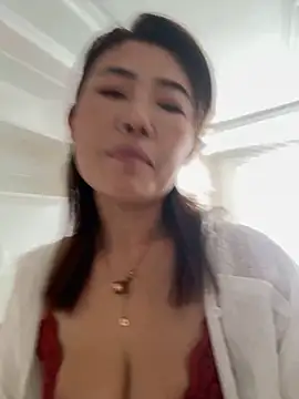 Snapshot of feifei_521 chatting on 11/25/25, 02:22 feifei 521 online show from 11/25/25, 02:22