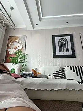 Snapshot of feifei_521 chatting on 11/27/25, 02:13 feifei 521 online show from 11/27/25, 02:13