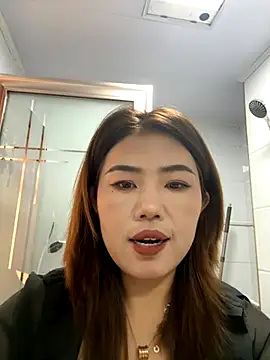 Snapshot of feifei_521 chatting on 11/28/25, 12:57 feifei 521 online show from 11/28/25, 12:57