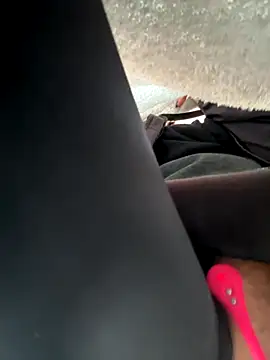 Snapshot of feifei_521 chatting on 12/05/25, 07:17 feifei 521 online show from 12/05/25, 07:17