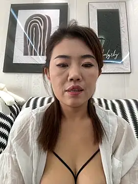 Snapshot of feifei_521 chatting on 12/15/25, 12:59 feifei 521 online show from 12/15/25, 12:59