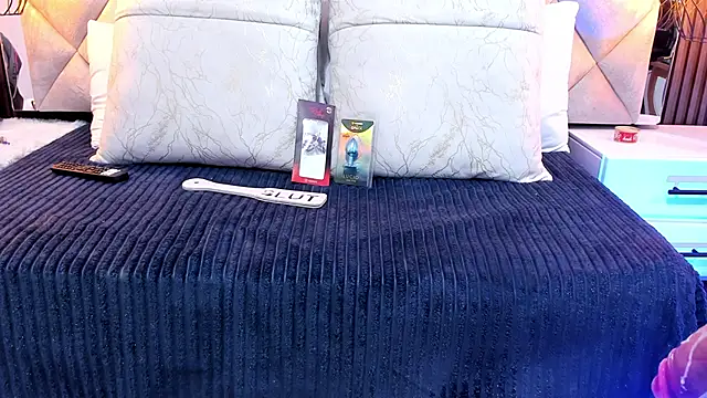 Luna Naughty1 online show from 10/16/25, 02:18