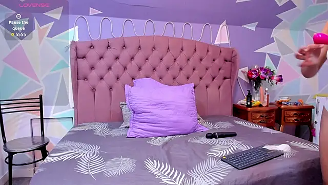 Snapshot of ZaharaSkylar chatting on 09/16/25, 11:44 ZaharaSkylar online show from 09/16/25, 11:44