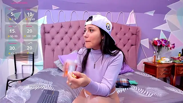 Snapshot of ZaharaSkylar chatting on 09/18/25, 11:45 ZaharaSkylar online show from 09/18/25, 11:45