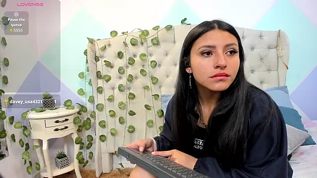 Snapshot of ZaharaSkylar chatting on 10/27/25, 11:36 ZaharaSkylar online show from 10/27/25, 11:36