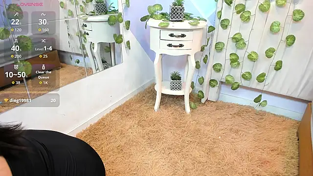 Snapshot of ZaharaSkylar chatting on 10/30/25, 12:17 ZaharaSkylar online show from 10/30/25, 12:17