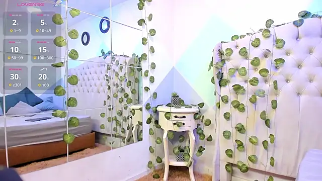 Snapshot of ZaharaSkylar chatting on 10/31/25, 12:06 ZaharaSkylar online show from 10/31/25, 12:06