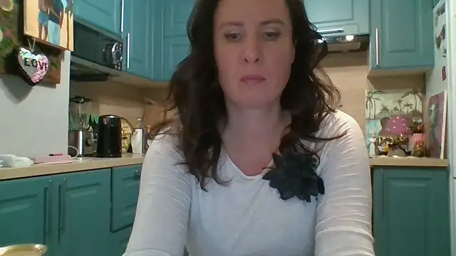 Snapshot of ALICAINWONDERLAND chatting on 10/28/25, 05:37 ALICAINWONDERLAND online show from 10/28/25, 05:37