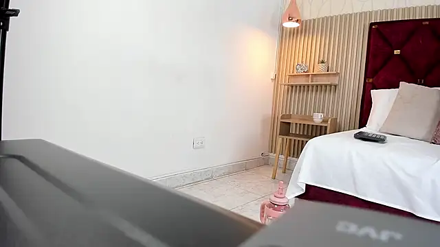 Snapshot of Laura_Ivy chatting on 09/24/25, 12:08 Laura Ivy online show from 09/24/25, 12:08