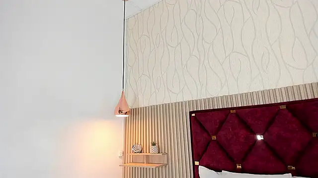 Snapshot of Laura_Ivy chatting on 10/06/25, 12:13 Laura Ivy online show from 10/06/25, 12:13