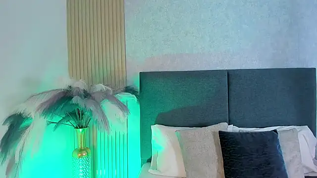 Snapshot of Laura_Ivy chatting on 02/21/26, 12:28 Laura Ivy online show from 02/21/26, 12:28