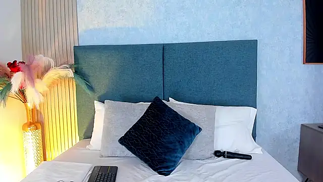 Laura Ivy online show from 03/30/26, 01:01