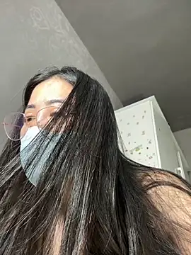 Snapshot of Voyerra_g chatting on 10/16/25, 01:50 Voyerra g online show from 10/16/25, 01:50