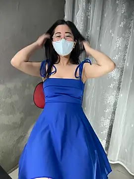 Snapshot of Voyerra_g chatting on 11/06/25, 01:28 Voyerra g online show from 11/06/25, 01:28