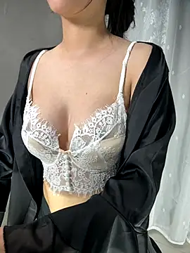 Snapshot of Voyerra_g chatting on 11/08/25, 12:44 Voyerra g online show from 11/08/25, 12:44