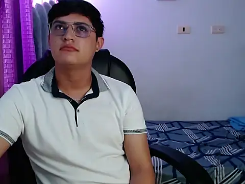 yesitwink  online show from 10/23/25, 08:40