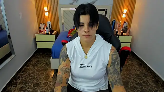 KAROLLJONES1 online show from 12/20/25, 12:23