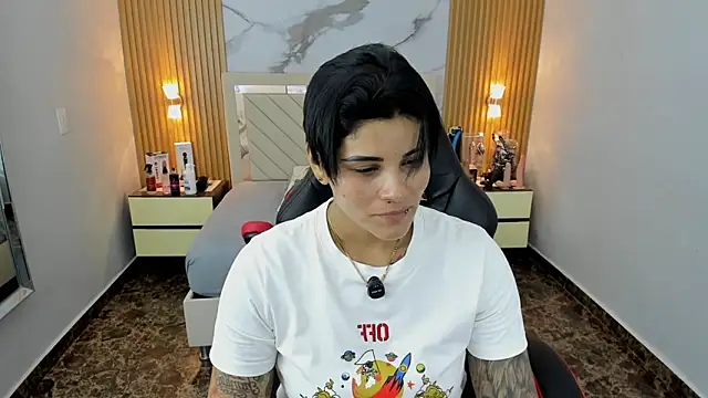 KAROLLJONES1 online show from 12/22/25, 07:33