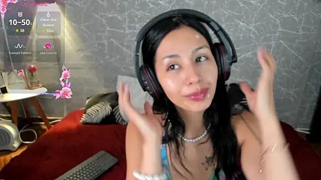 Miss Charlottet online show from 01/05/26, 08:12