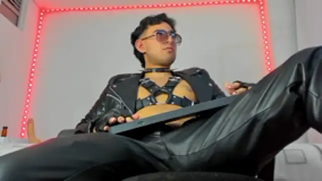 Snapshot of Alexxx_savage chatting on 10/22/25, 03:07 Alexxx savage online show from 10/22/25, 03:07