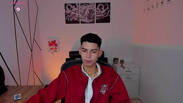 Room 69x online show from 10/28/25, 03:32