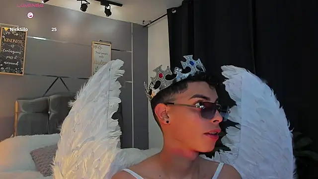 Room 69x online show from 10/31/25, 09:21