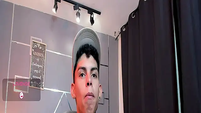 Room 69x online show from 11/22/25, 03:16