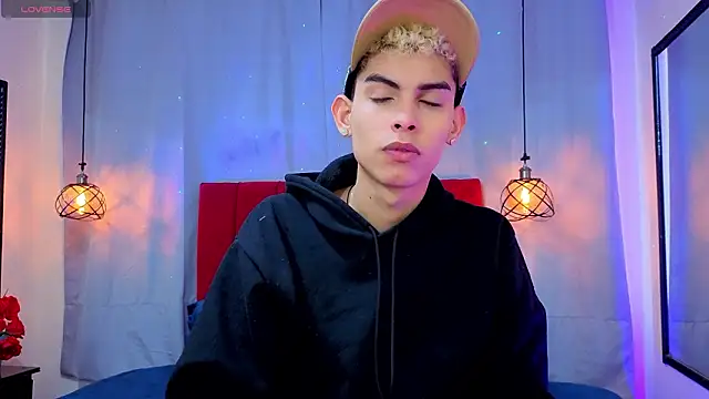 Room 69x online show from 03/04/26, 12:33