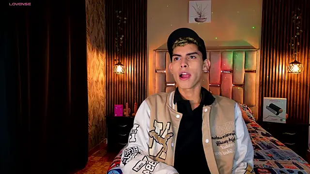 Room 69x online show from 04/17/26, 12:08