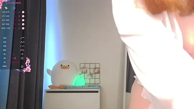 Snapshot of roxydolll chatting on 06/17/26, 02:03 roxydolll online show from 06/17/26, 02:03