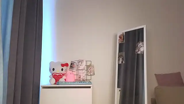 Snapshot of roxydolll chatting on 06/22/26, 02:02 roxydolll online show from 06/22/26, 02:02