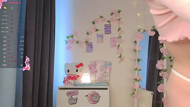 Snapshot of roxydolll chatting on 07/11/26, 02:36 roxydolll online show from 07/11/26, 02:36