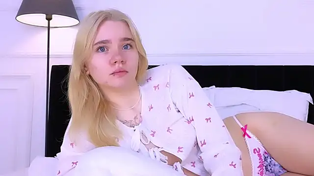 ANNABELLE LU online show from 10/22/25, 02:23