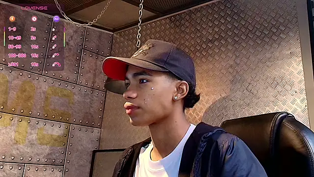 Snapshot of AlanCutee chatting on 09/14/25, 11:42 AlanCutee online show from 09/14/25, 11:42