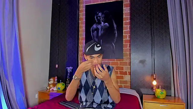 AlanCutee online show from 04/19/26, 01:43