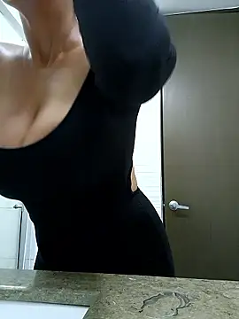 Esmeralda333 online show from 11/12/25, 04:07