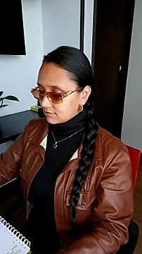 Snapshot of Esmeralda333 chatting on 01/19/26, 03:38 Esmeralda333 online show from 01/19/26, 03:38