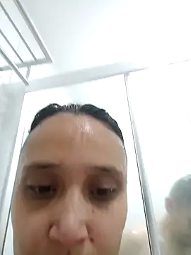 Snapshot of Esmeralda333 chatting on 02/05/26, 02:33 Esmeralda333 online show from 02/05/26, 02:33