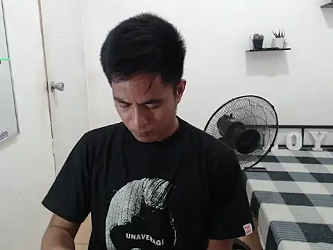 Snapshot of Lloyd_wintours chatting on 10/27/25, 07:18 Lloyd wintours online show from 10/27/25, 07:18