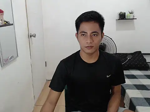 Snapshot of Lloyd_wintours chatting on 10/28/25, 04:53 Lloyd wintours online show from 10/28/25, 04:53