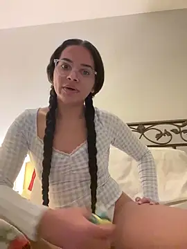 Snapshot of vixxnovalee chatting on 02/18/26, 07:15 vixxnovalee online show from 02/18/26, 07:15