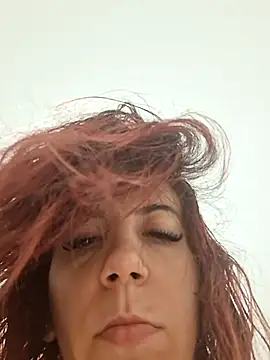 Snapshot of Anayssa_ chatting on 10/17/25, 08:00 Anayssa online show from 10/17/25, 08:00