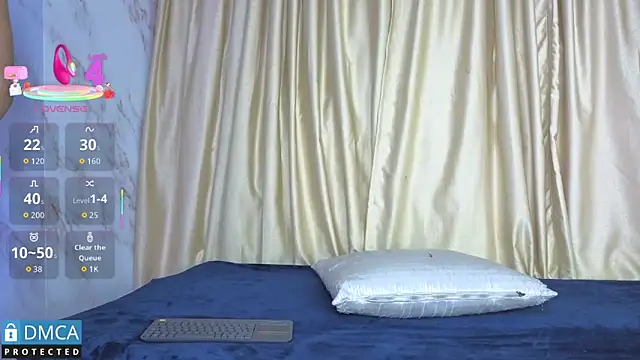 Snapshot of Clhoee_ chatting on 10/27/25, 03:10 Clhoee online show from 10/27/25, 03:10