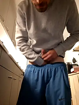 Snapshot of kompiee chatting on 09/28/25, 01:55 kompiee online show from 09/28/25, 01:55