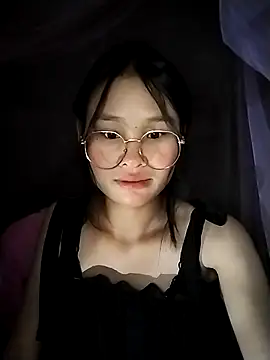 Snapshot of saronla_03 chatting on 10/29/25, 08:27 saronla 03 online show from 10/29/25, 08:27