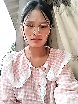 Snapshot of saronla_03 chatting on 10/31/25, 03:18 saronla 03 online show from 10/31/25, 03:18