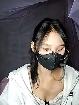 Snapshot of saronla_03 chatting on 11/05/25, 04:01 saronla 03 online show from 11/05/25, 04:01