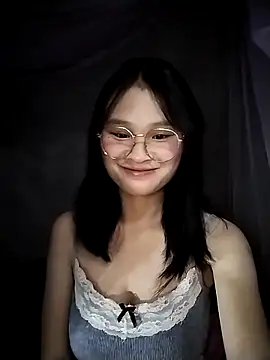 Snapshot of saronla_03 chatting on 11/09/25, 01:42 saronla 03 online show from 11/09/25, 01:42